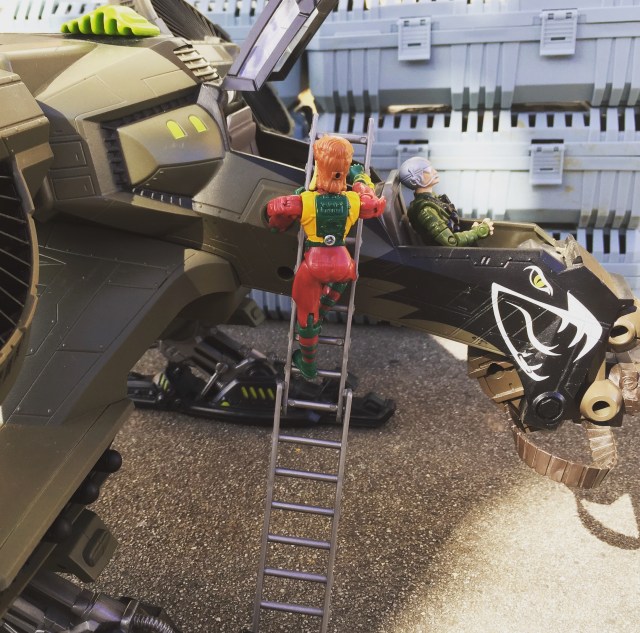 1994 Exosquad Rita Torres with Field Sergeant E-Frame