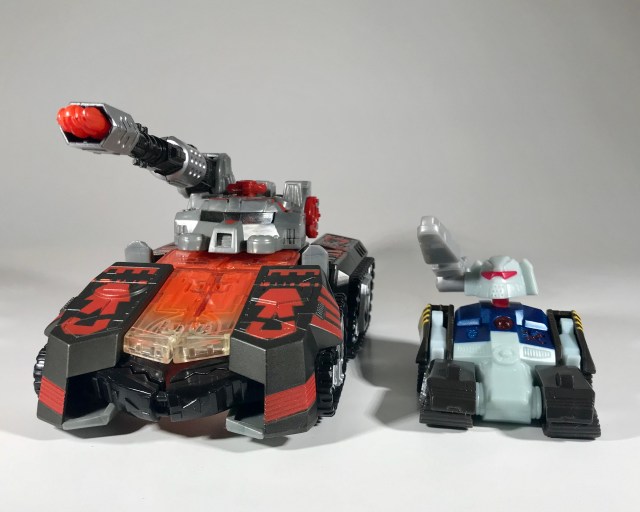 2000 Transformers Beast Machines McDonald’s Happy Meal Tankor with original Tankor