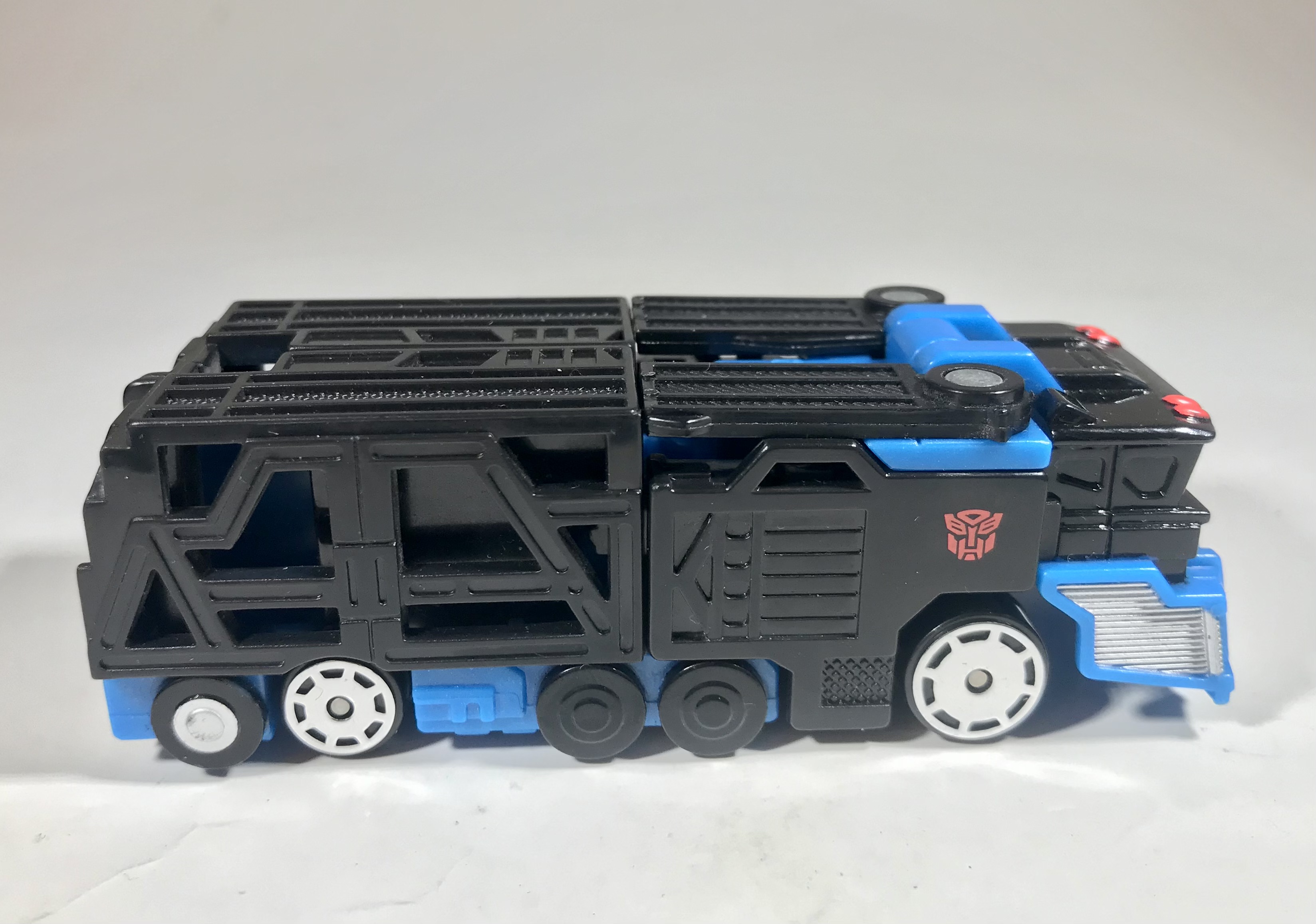 2004 Transformers Universe Spychangers Ultra Magnus